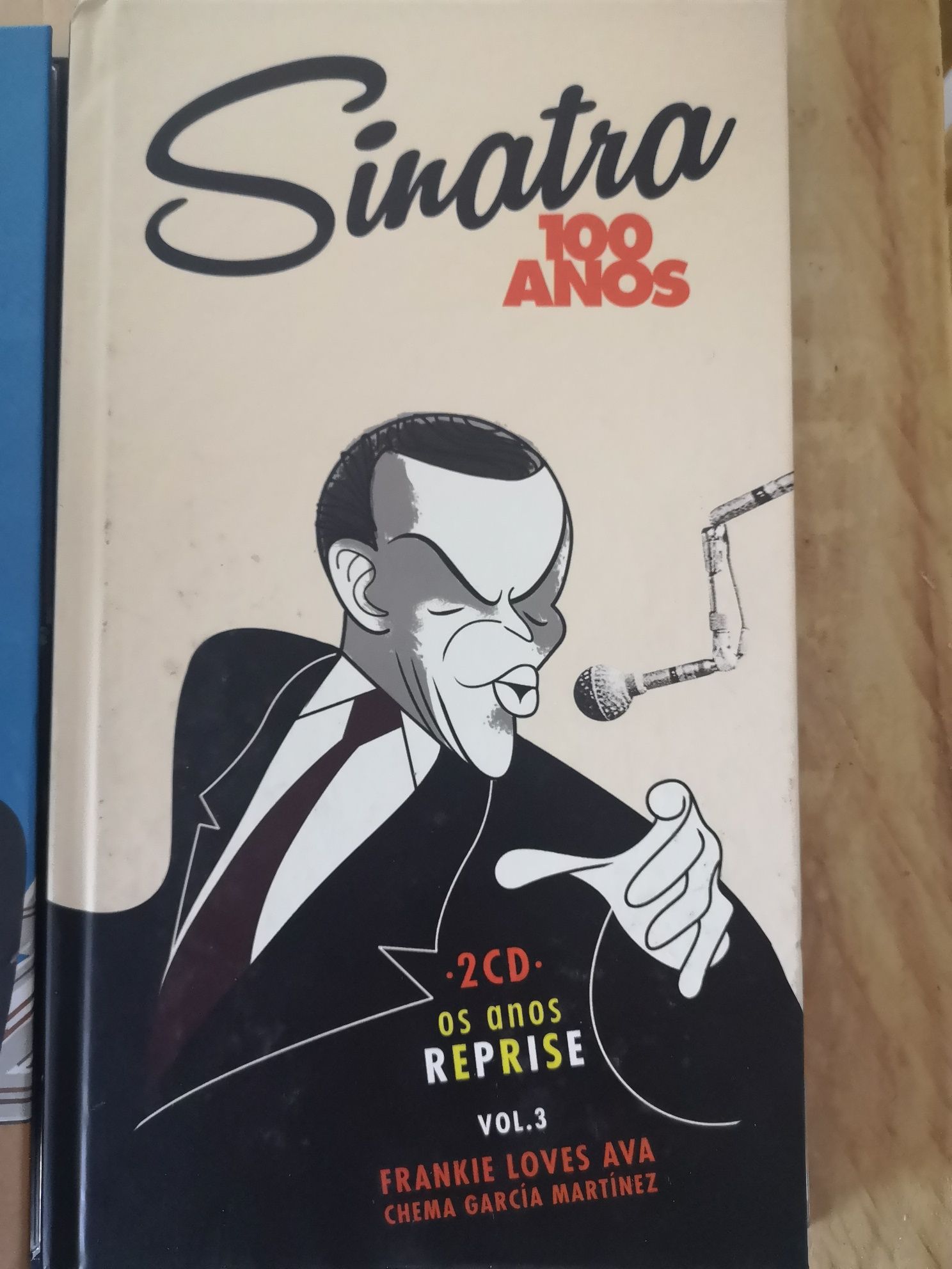 Ventro os três volumes de Frank Sinatra 100 Anos
