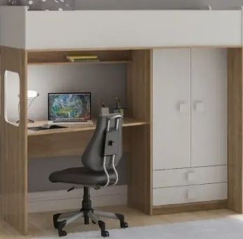 Дитячий куток: ліжко, шафа, письмовий стіл