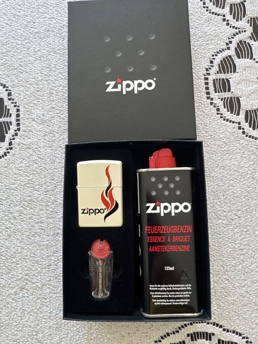 Zastaw Zippo - zapalniczka + benzyna 125 ml + kamienie