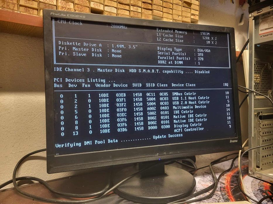 Monitor LCD iiyama 19" ProLite E1908 + kabel