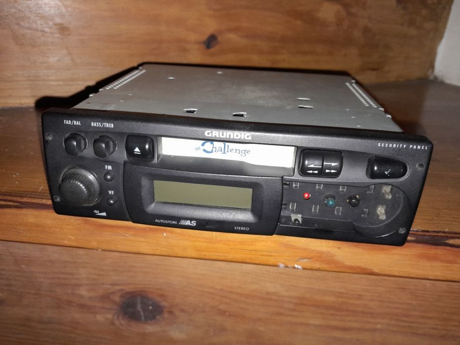 [PEÇAS] Auto-Rádio Grundig Challenge 300