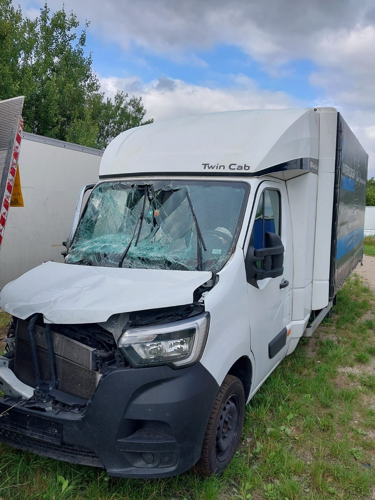 Renault Master IV 2.3dci 2023r pali jeździ