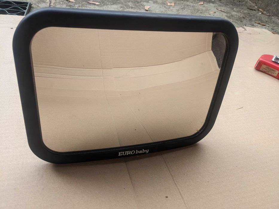 Lusterko do obserwacji dziecka w aucie montowane na oparcie fotela