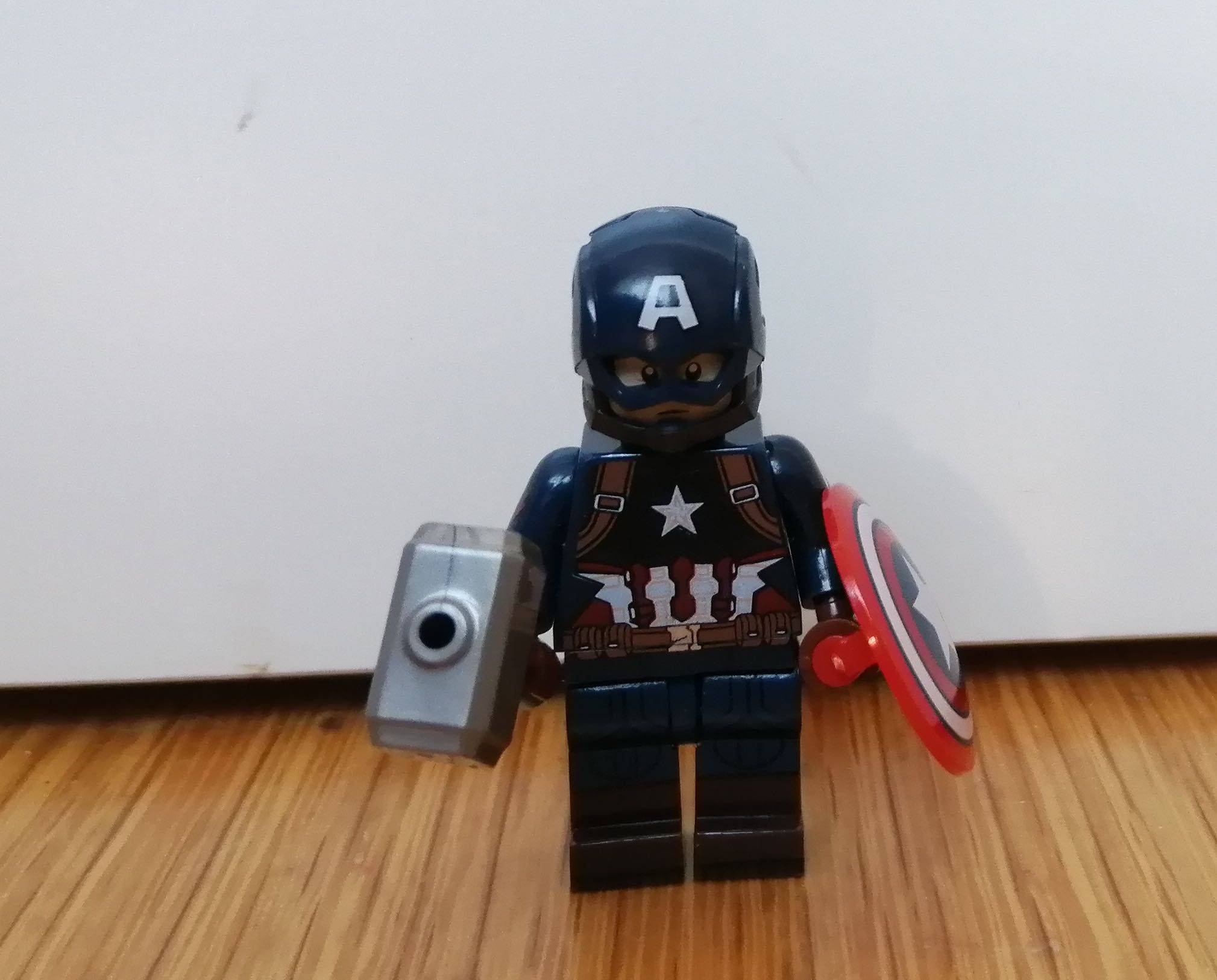 Figura Avengers/Vingadores Capitão/Captain America tipo lego da Marvel