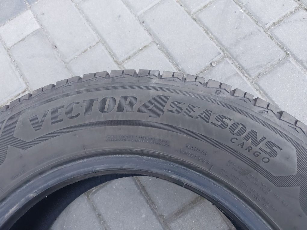 Goodyear Vector 4Seasons 215/65R15 C 104/102 T