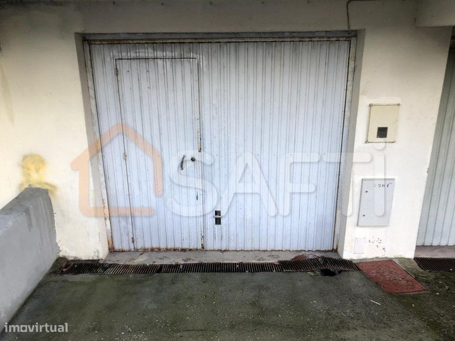 Garagem para venda com 84 m2 em Nossa Senhora de Fátima, Entroncame...