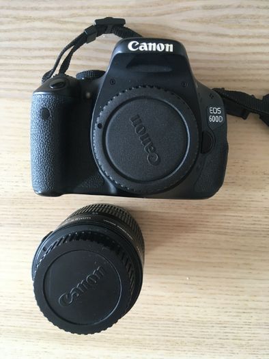 Aparat lustrzanka Canon 600D + EFS 18-55mm + pokrowiec + jedn. statyw
