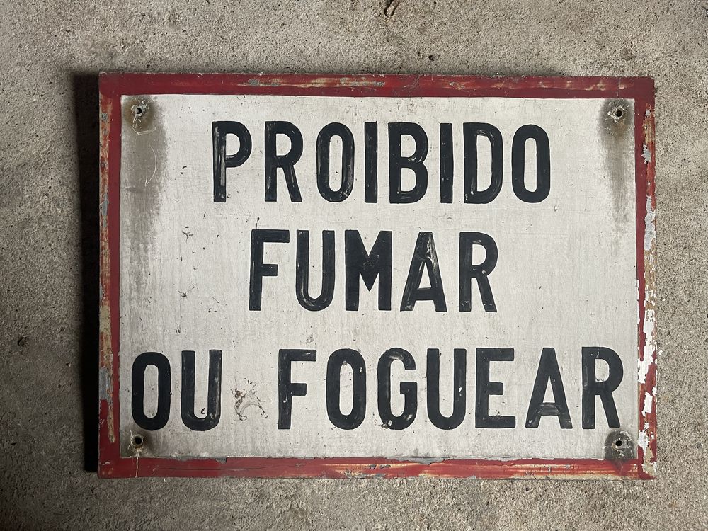 Placa vintage em chapa