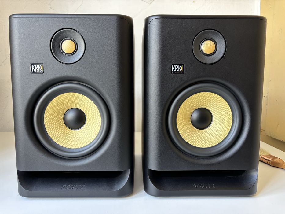 Krk Rokit 7 Gen 4 & suportes de secretaria