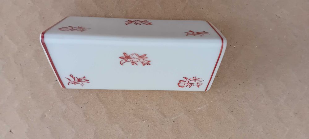 Paliteiro em porcelana portuguesa da fabrica Candal marcado na base.