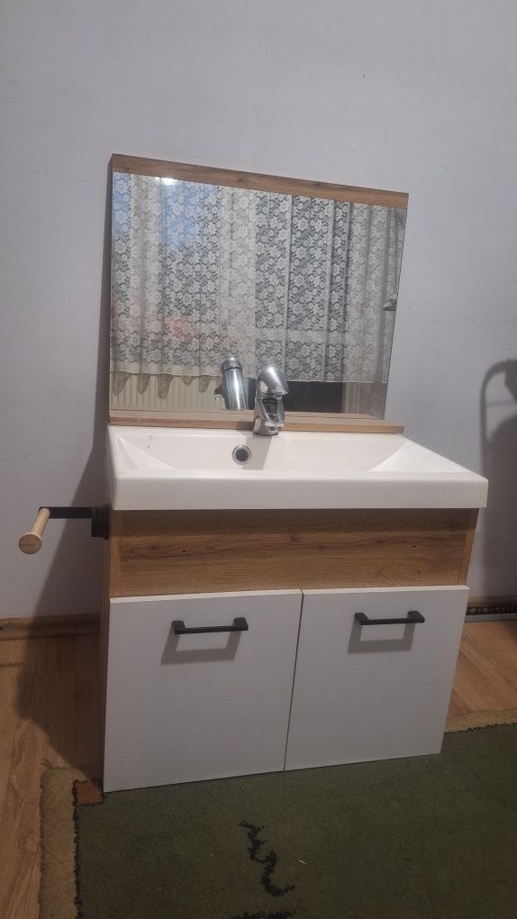 Umywalka  z dzafka wiszaca+ lustro