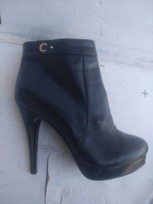 Ботільйони стріпи на платформі Danfia на хутрі, р.40 Нові