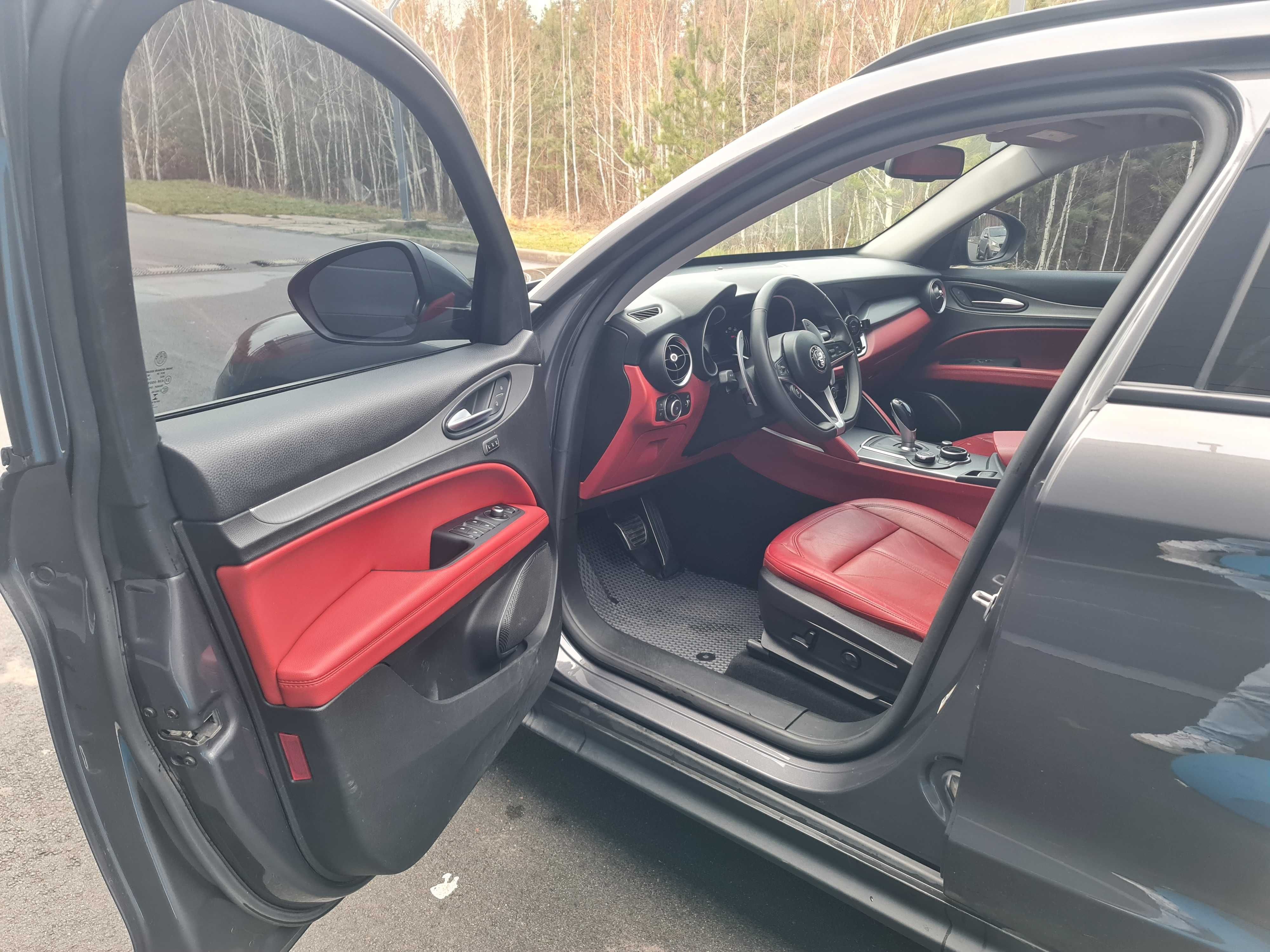 Салон Alfa Romeo Stelvio Сидіння Карти Тунель Декор Кнопки