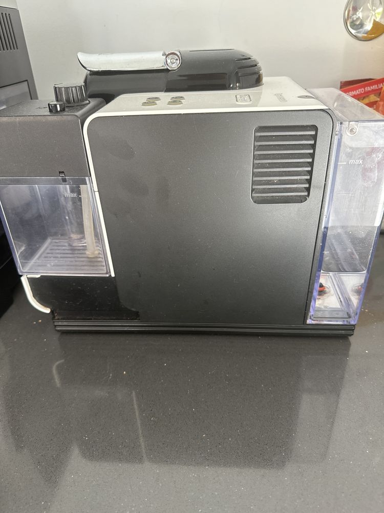 Maquina de cafe capsulas Nespresso Delongui