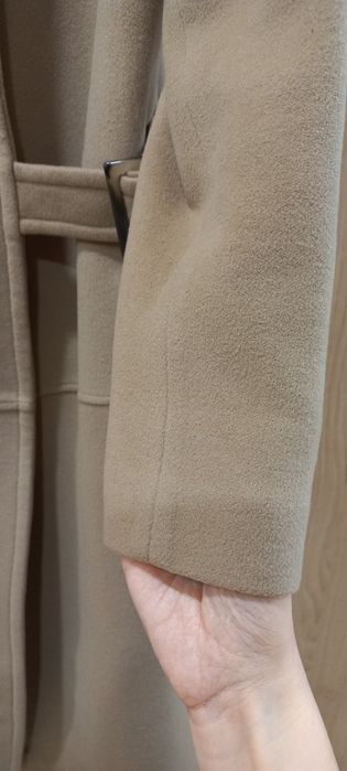 Бежевое кашемировое пальто