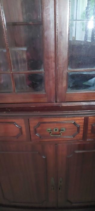 Cantoneira em folha de nogueira