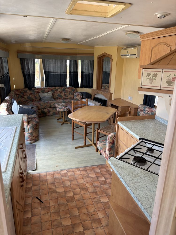 Casa movél com três quartos.