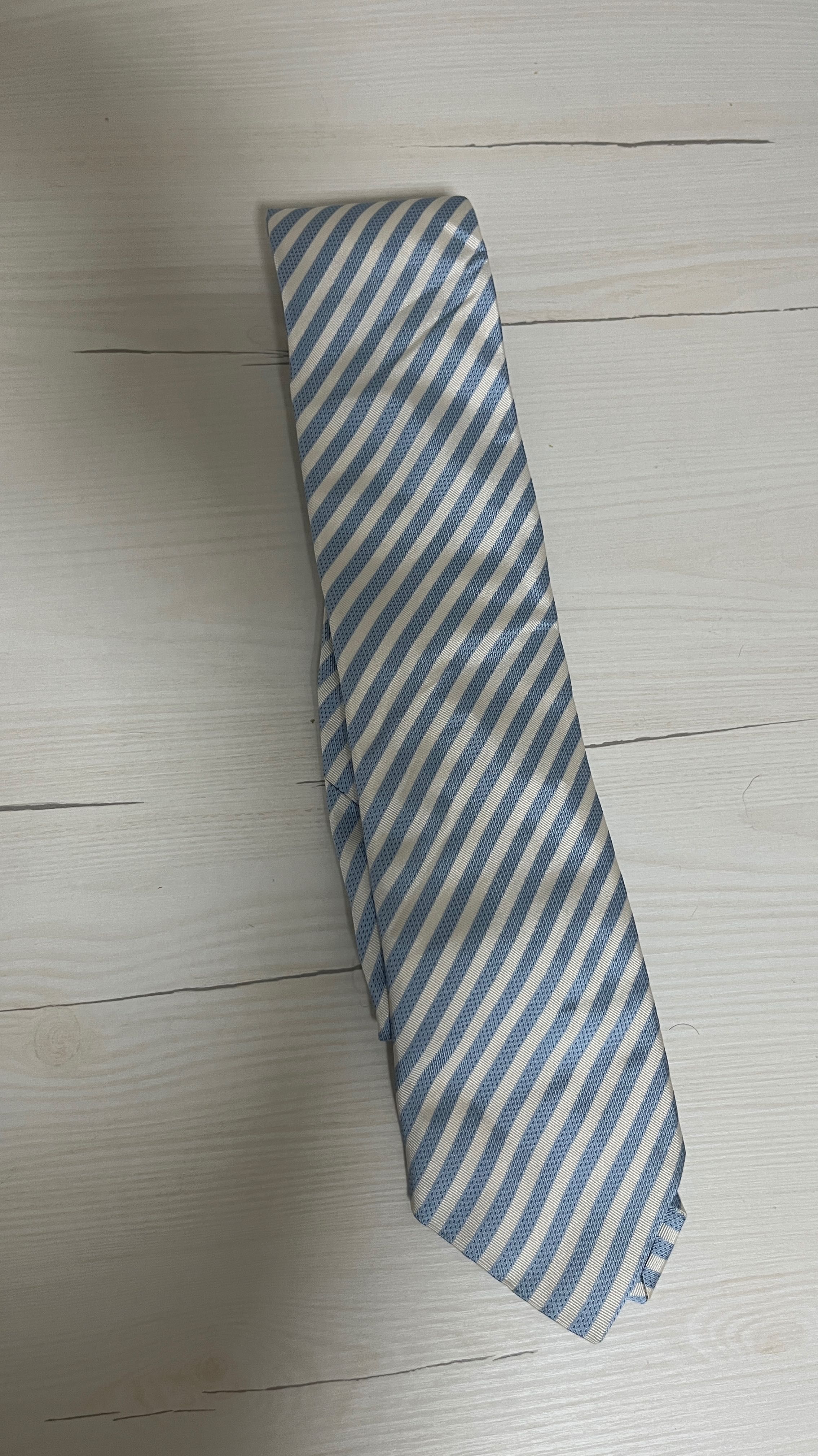Gravata azul e branca – Uomo | Estilo moderno