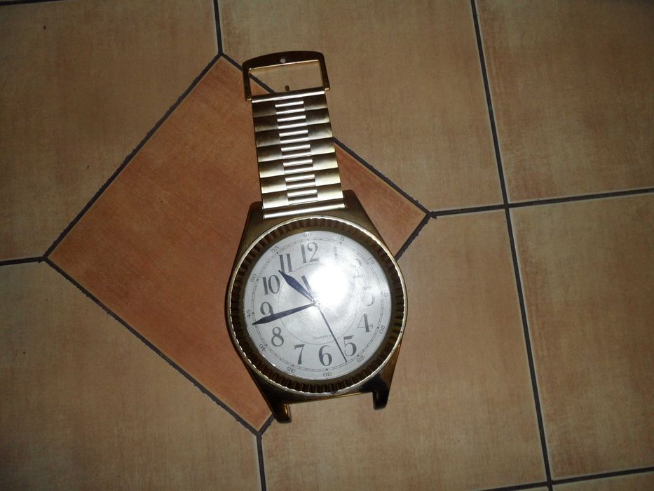 Fajny złoty kolor zegar ścienny piękny