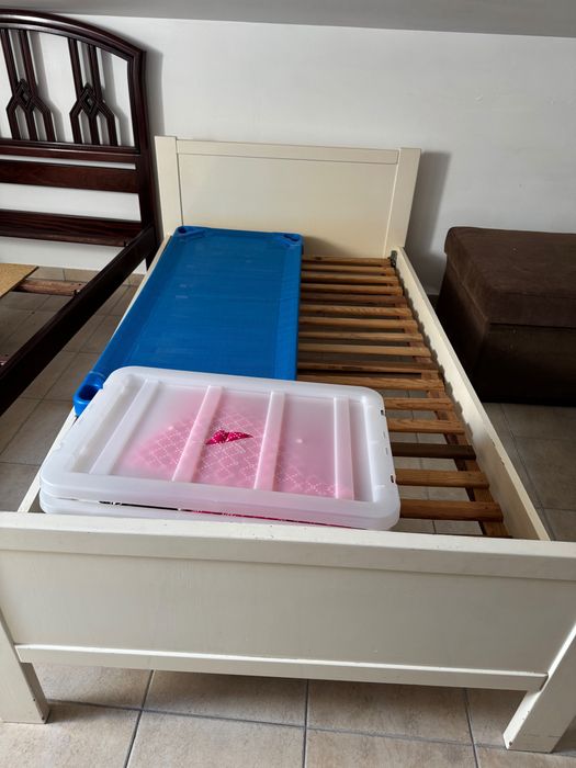 Cama branca + estrado