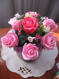 Квіти розы букети з мильних троянд в подарункових коробках декор.