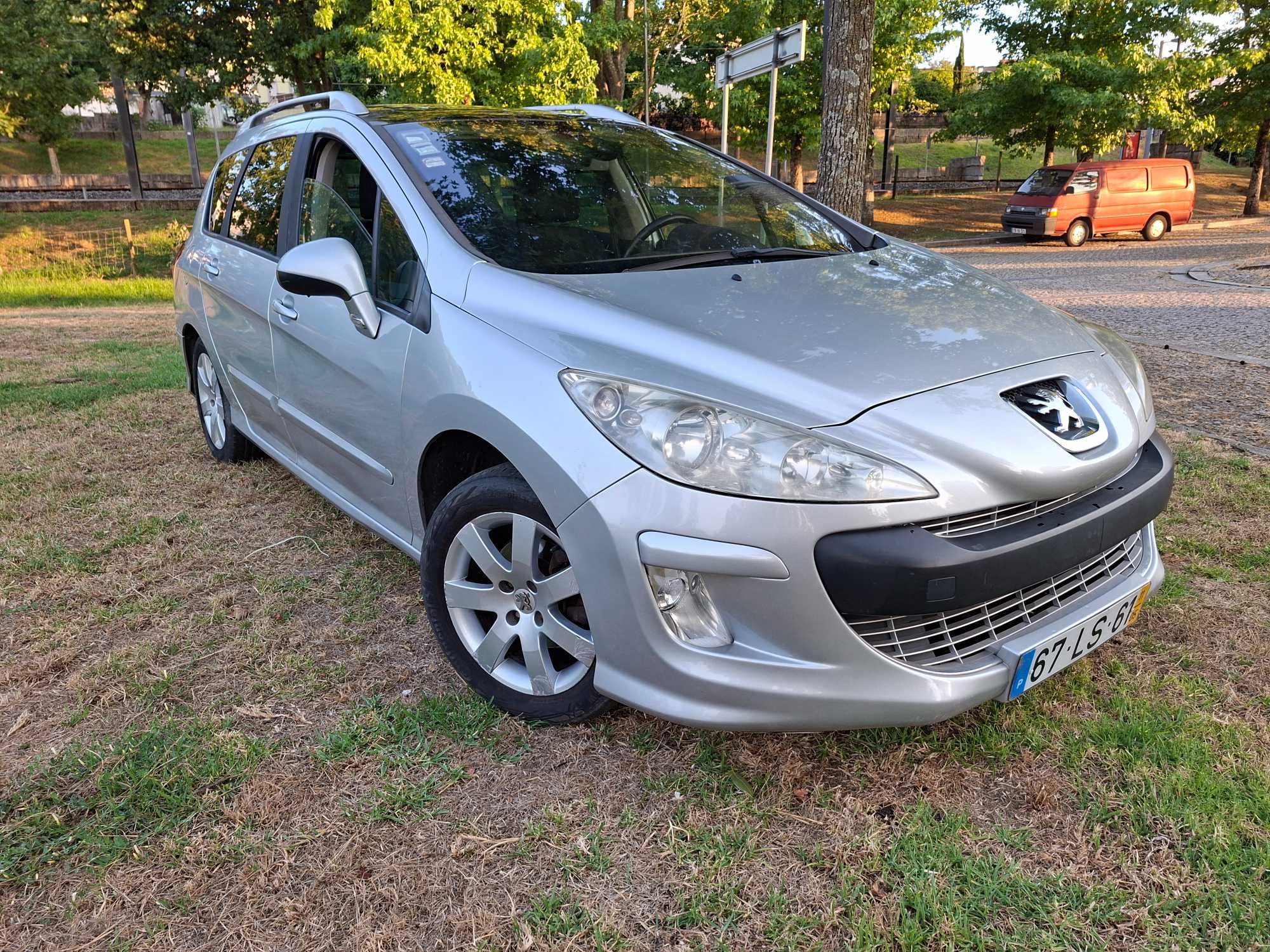 Peugeot 308 sw Hdi 7 lugares com teto