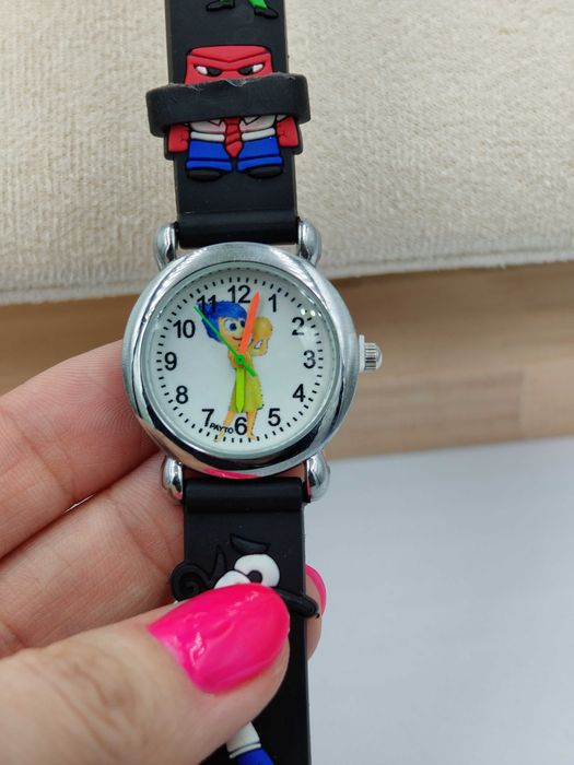 Zegarek silikonowy dla dziecka czarny pasek z postaciami z bajek Super