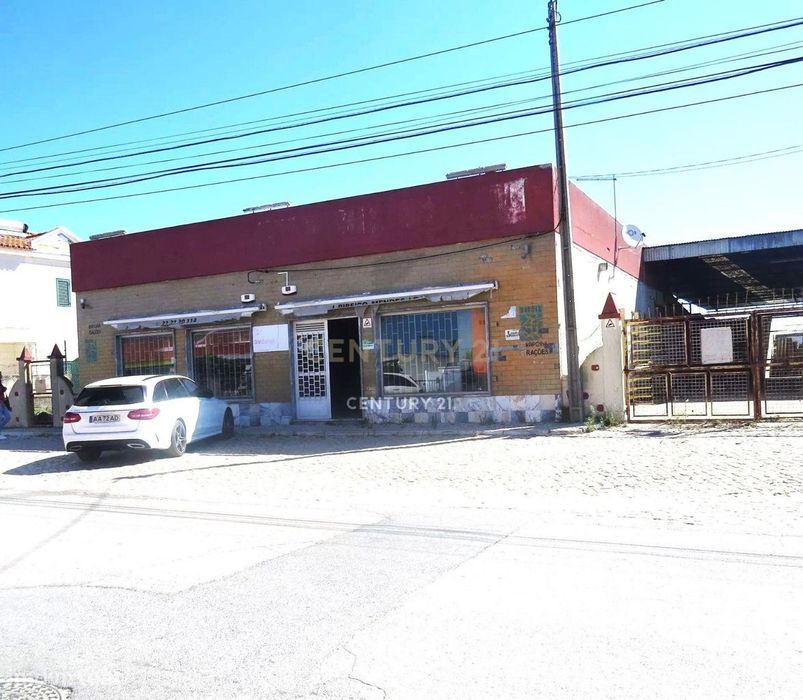 Excelente Oportunidade "Loja E Armazém Em Penalva"