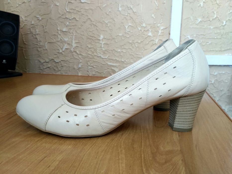 Buty damskie beżowe Lasocki