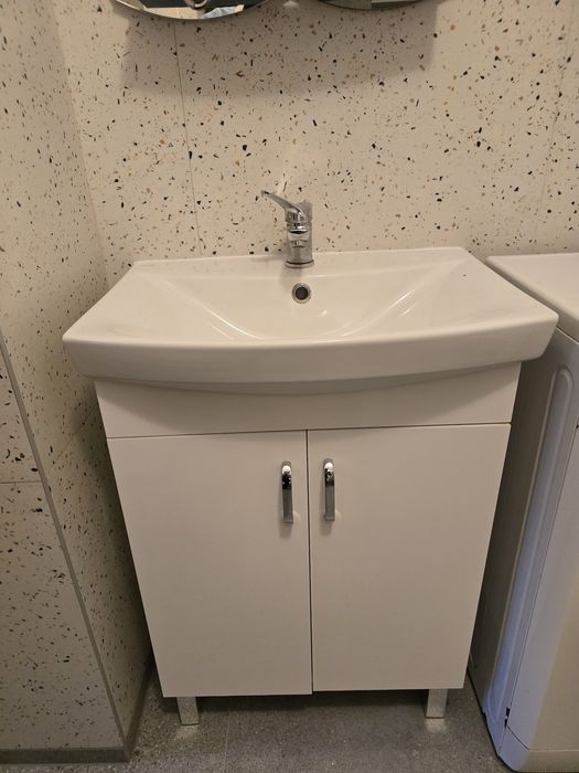 Szafka łazienkowa z umywalką + bateria