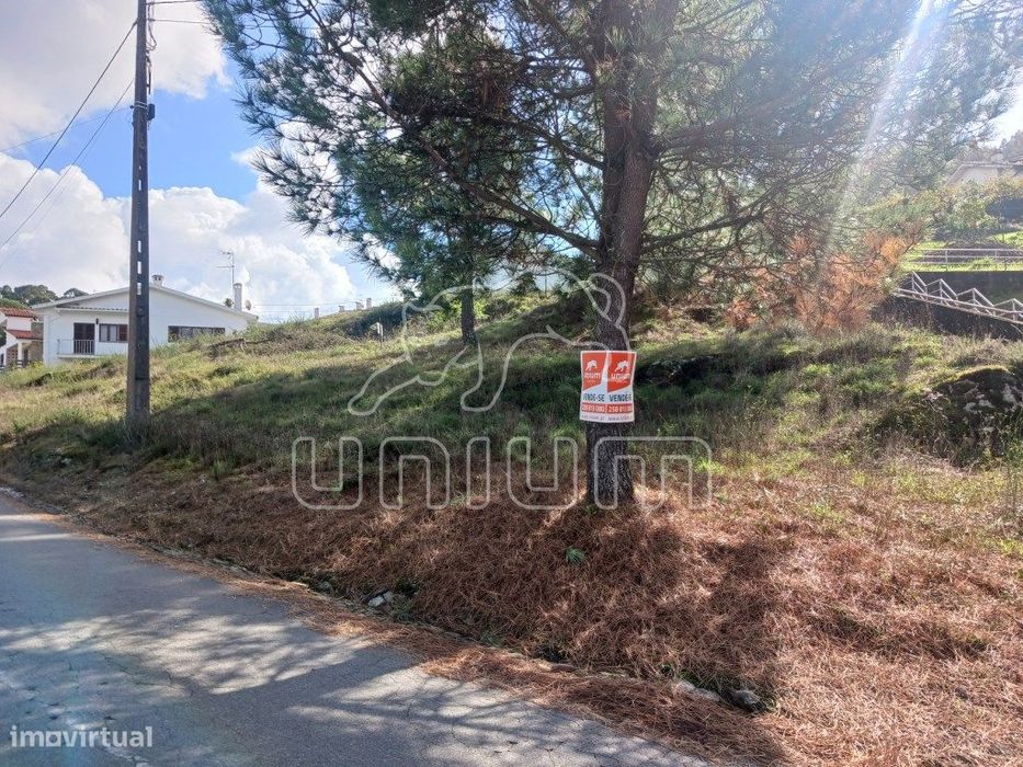 Terreno para construção com vista para o Rio Minho