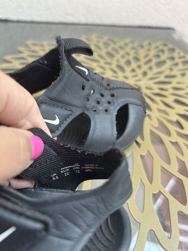 Sandalki Nike czarne rozmiar 22 dla chłopca lekkie buty do wody