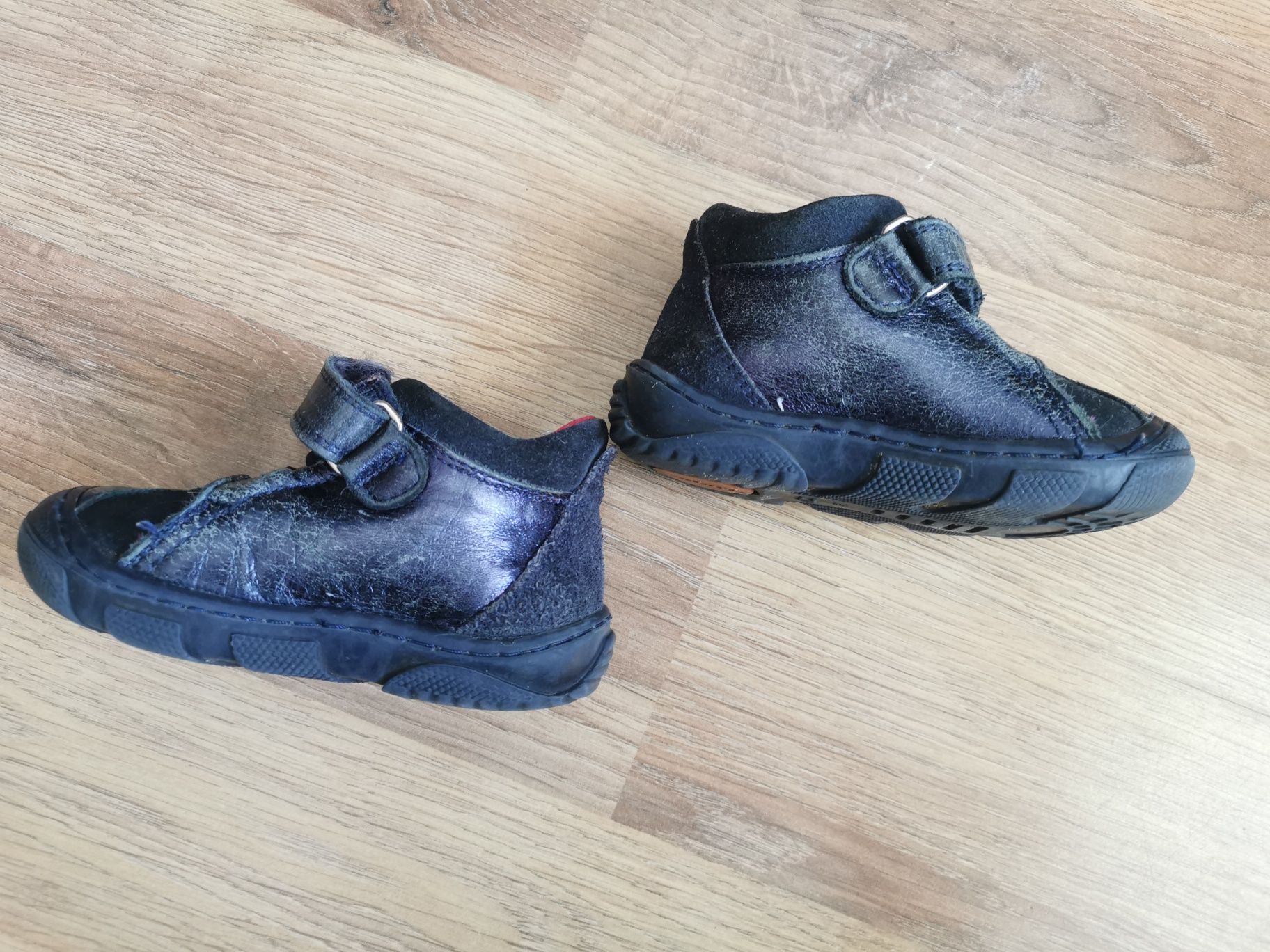 Granatowe buty buciki dla dziewczynki na wiosnę z kwiatkami 20 botki