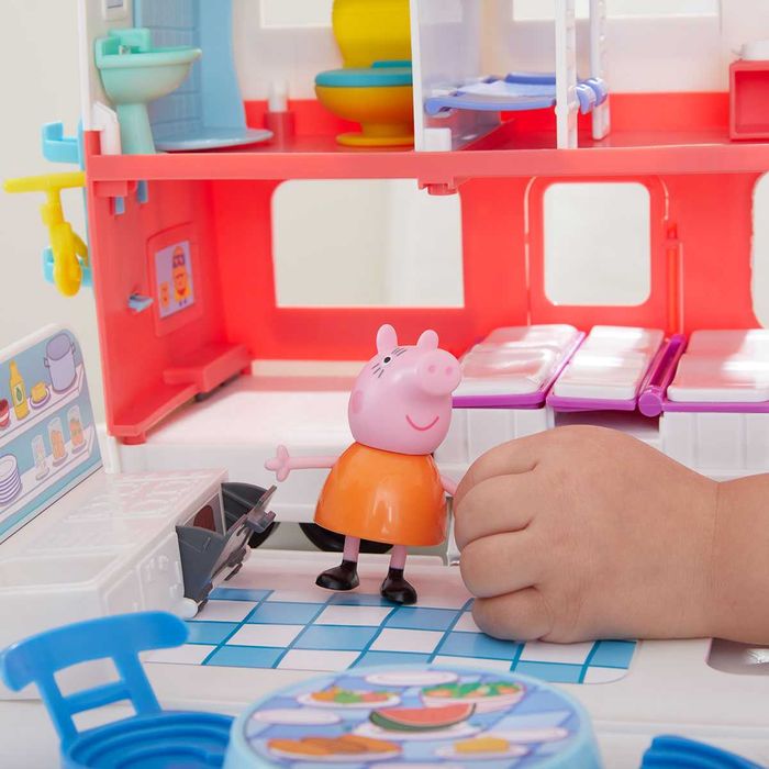 F2182 Ігровий набір Peppa Сімейний кемпер Пеппи (4 фігурки, звук)