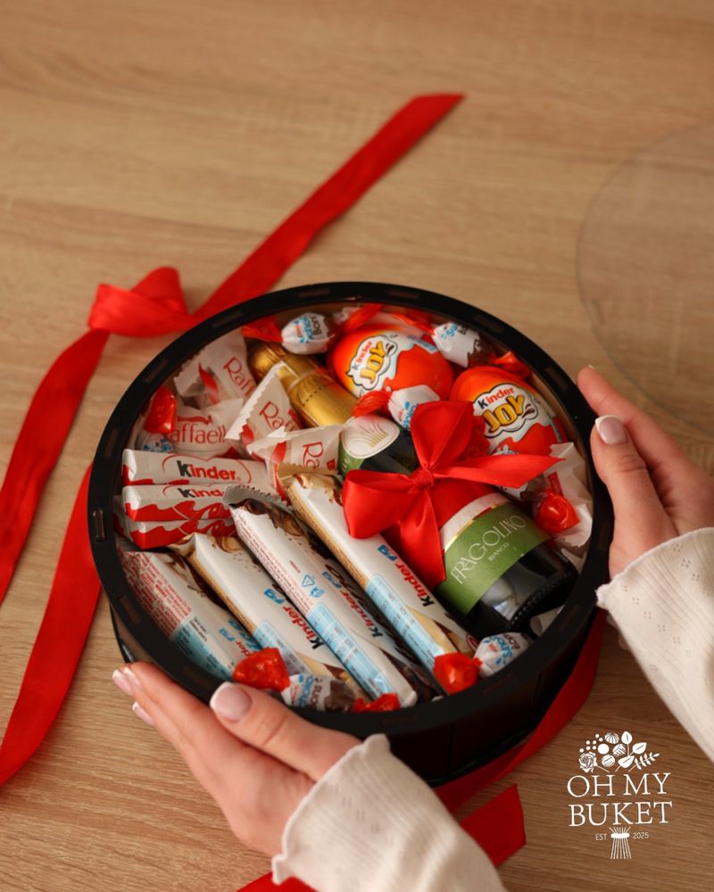 Подарунковий бокс їстівний букет з цукерками солодощами Кіндер Kinder