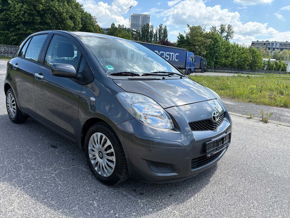 Toyota Yaris. Bardzo ładna Toyota Yaris , 5-d, klima, hak, super stan