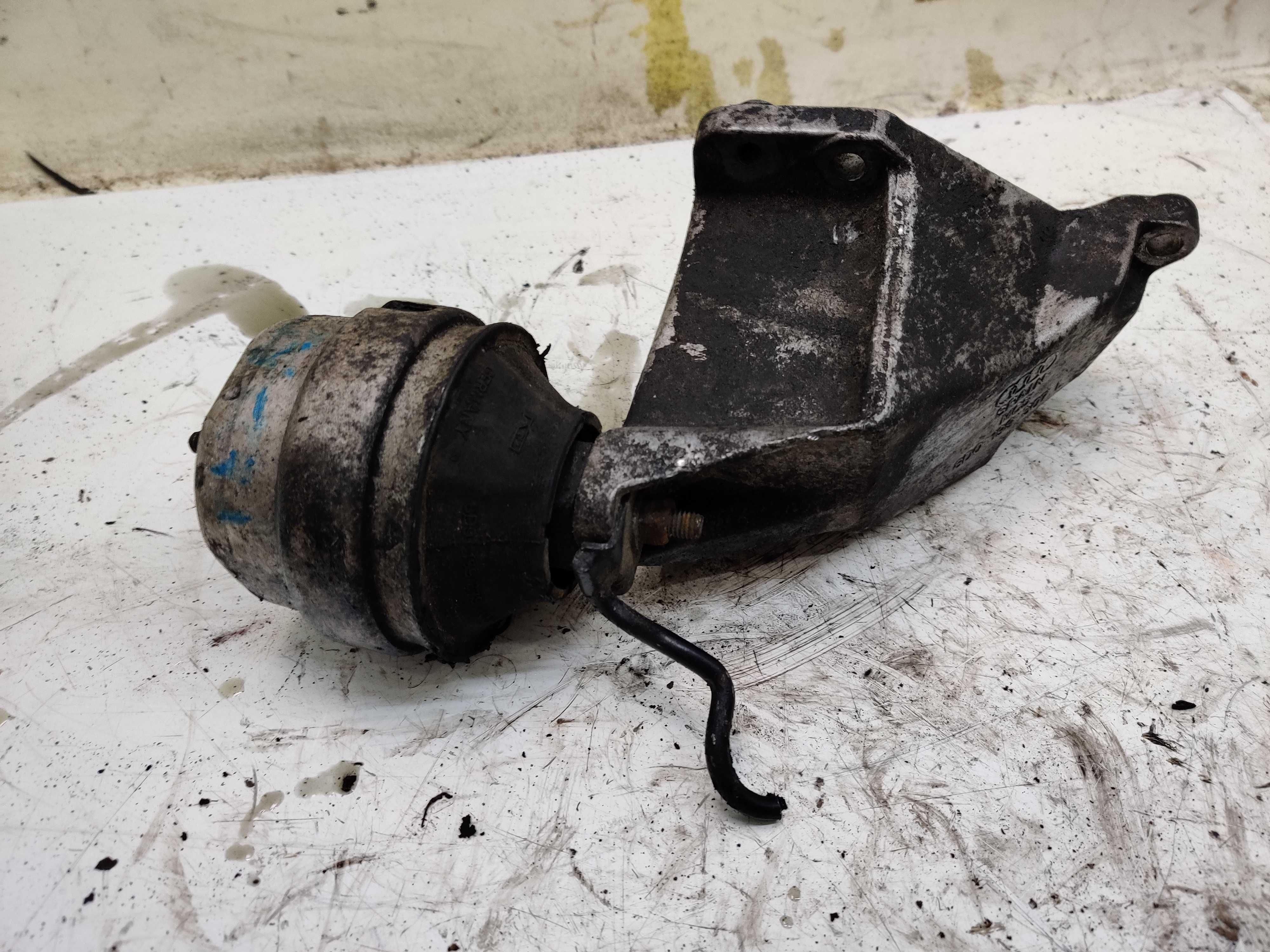 Audi A4 B5 A6 C5 VW Vw Passat B5 1.9 TDI Wspornik Łapa Poduszka Silnik