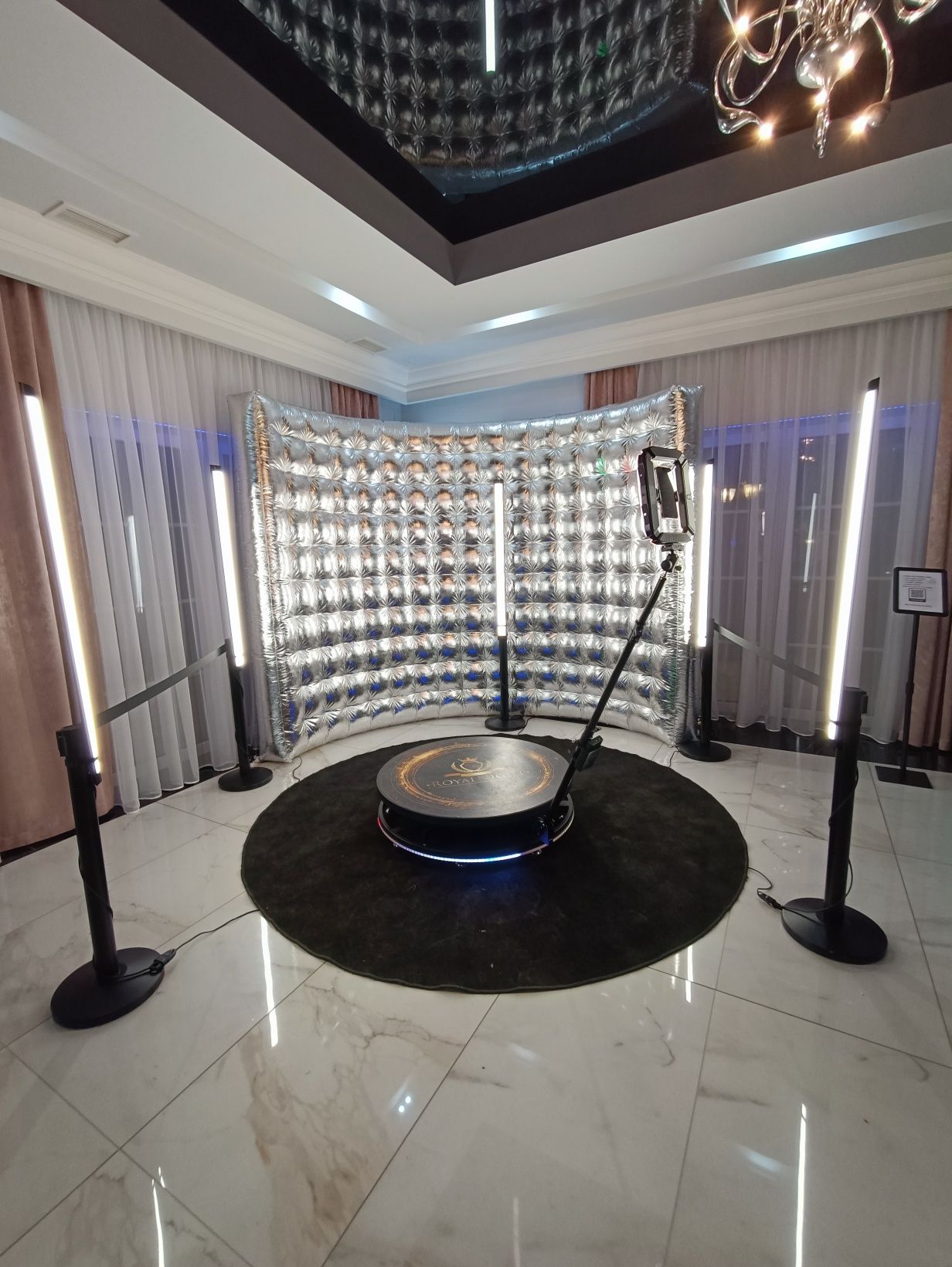 Fotobudka 360, fotolustro, ciężki dym, napis miłość, love, 18!