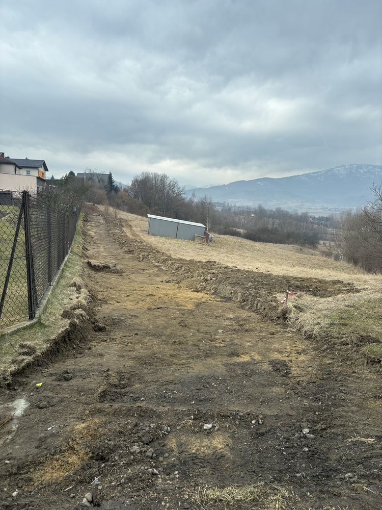 Budowa dróg z gruzu kamienia utwardzenie drogi dojazdowej koparka