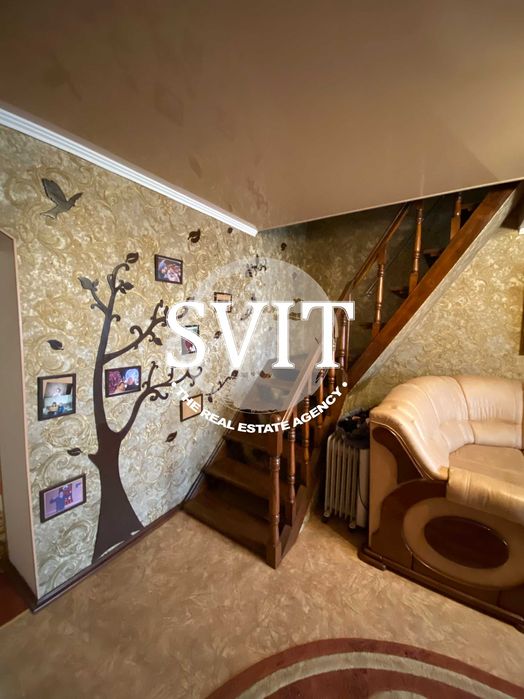 Продам заміський будинок з великим фермерським господарством