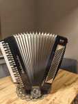 Akordeon Weltmeister Caprice 120 bas