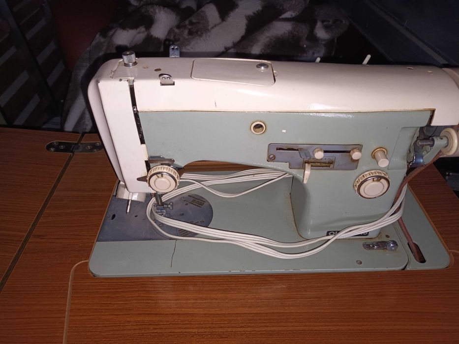 Maquinas de costura oliva e husqvarna