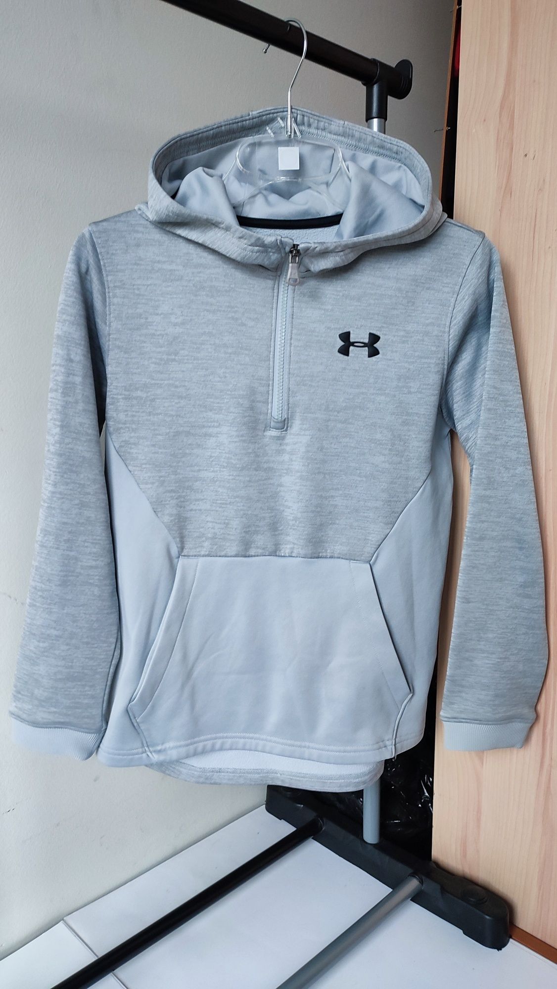 Szara bluza Under Armour  152
Stan idealny. Szerokość pod pachami 44.5