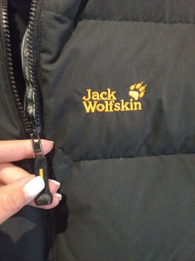 Пухова жилетка безрукавка ,, Jack Wolfskin,, орігінал  р.М-L