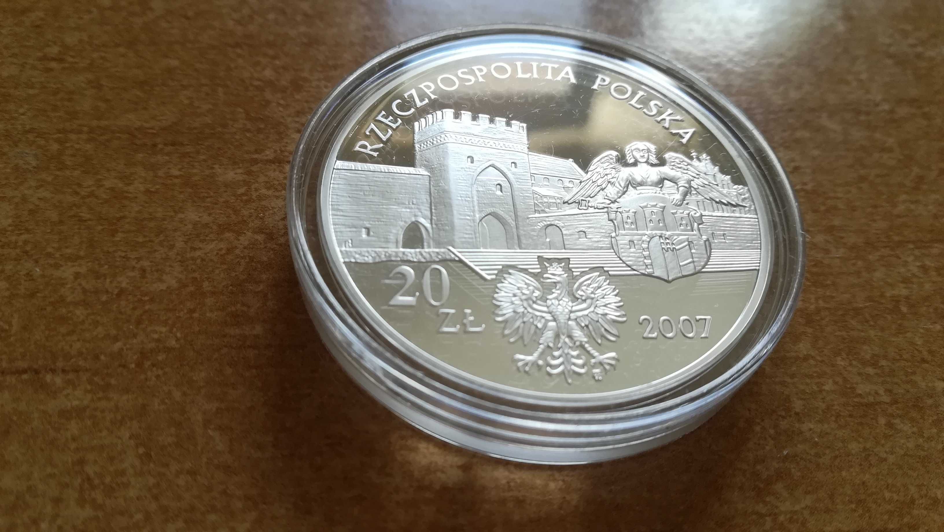 Moneta srebrna 20 zł Miasto Średniowieczne w Toruniu z 2007 r mennicza
