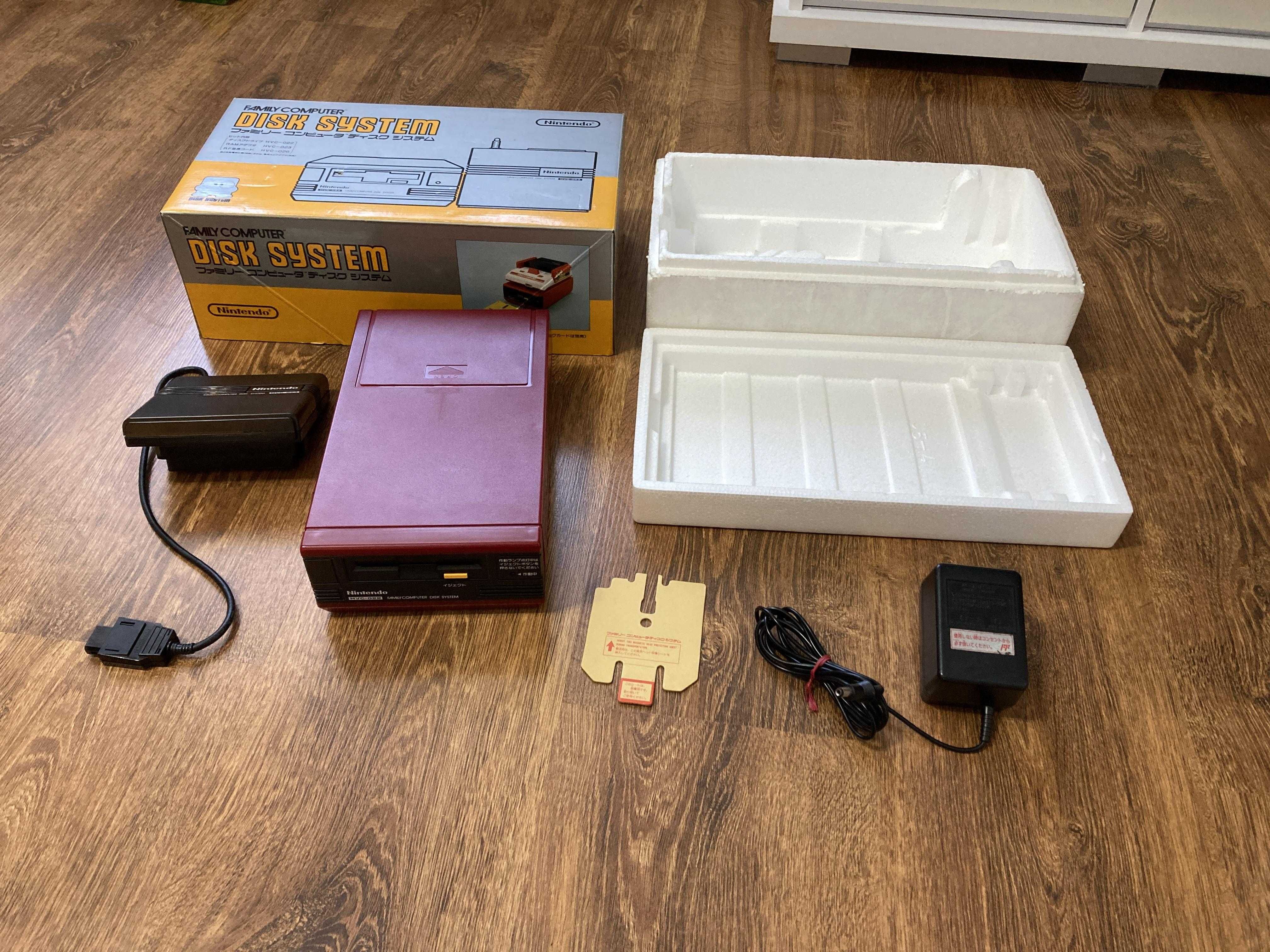 Nintendo Famicom Disk System (FDS) w pudełku