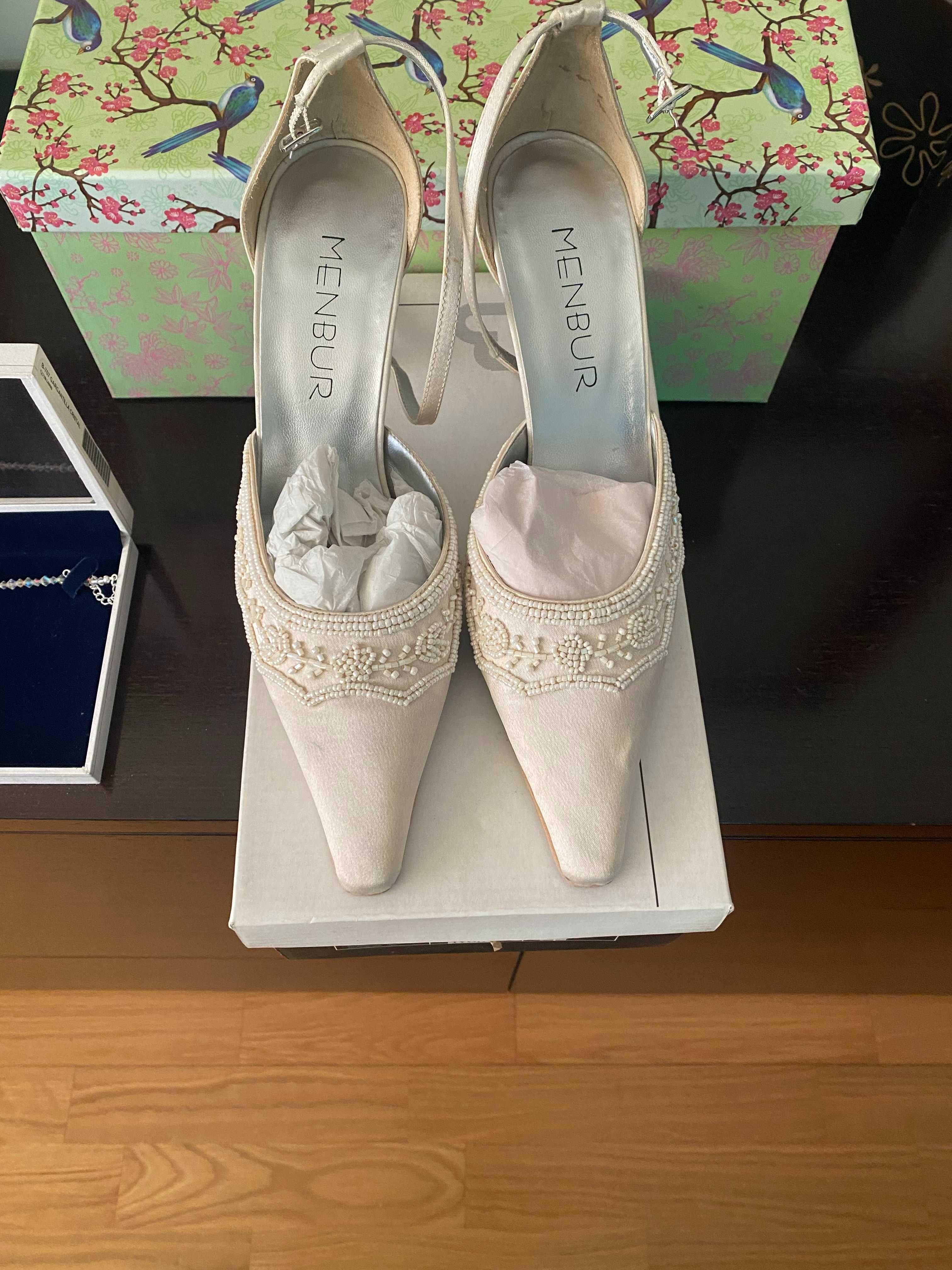 Sapatos de noiva/ cerimonia + Colar e alfinete de cerimónia