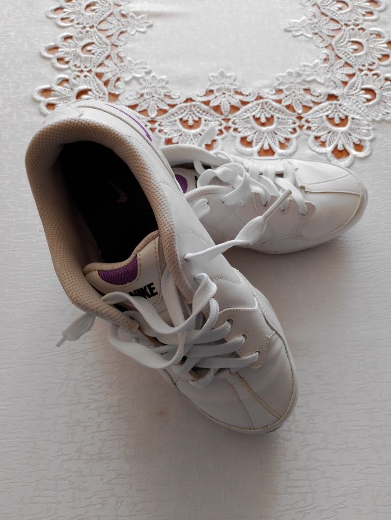 Buty sportowe damskie białe Nike rozmiar 37.5