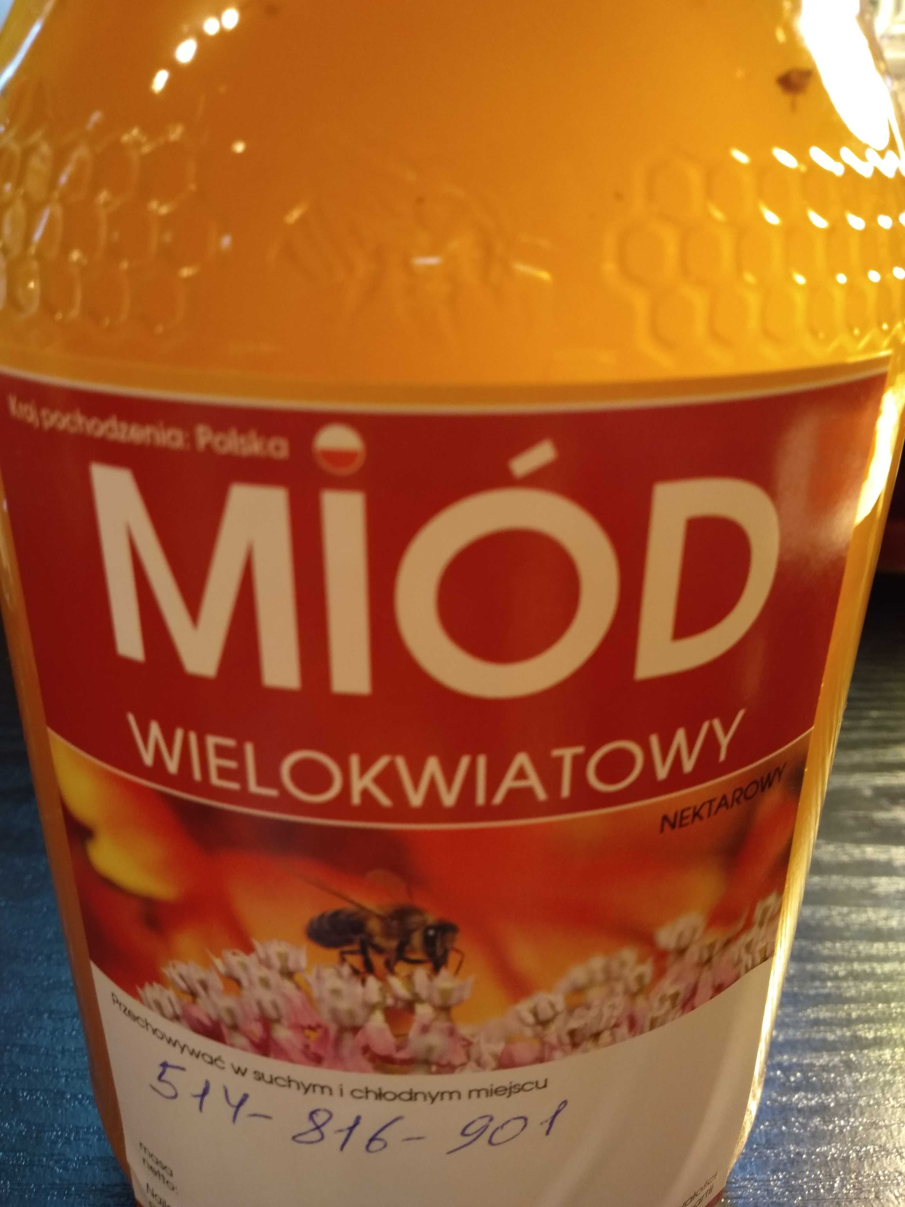 Odskłepiny z ramek z miodem. Miód z plastrami. Miód zdrowotworny