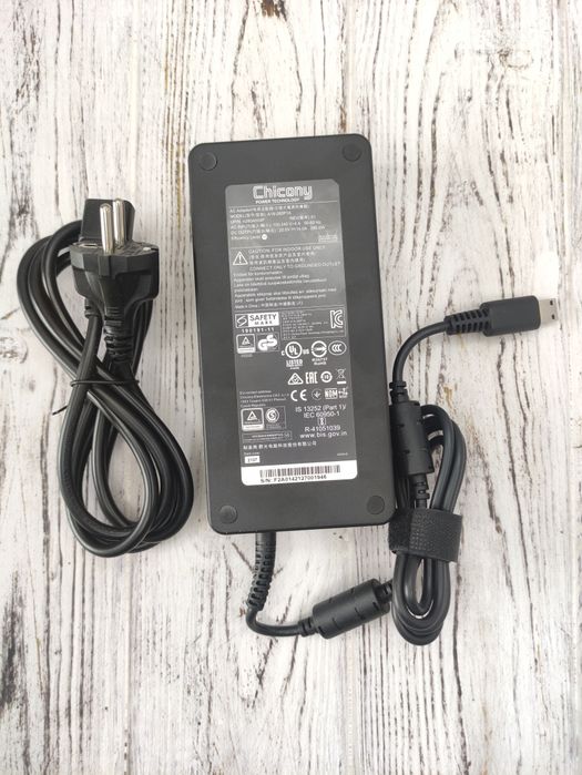 MSI Raider i7-11800H, RTX 3070(140w), 16 RAM, 1TB, 300Hz